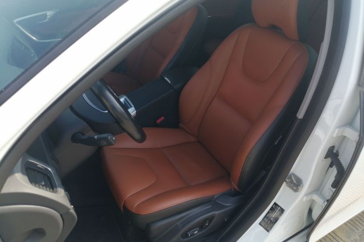 沃尔沃S60 2016款 S60L T4 智远版中控内饰19