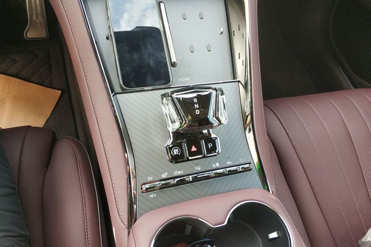 腾势Z9GT 2024款 1100四驱Max首发版中控内饰18