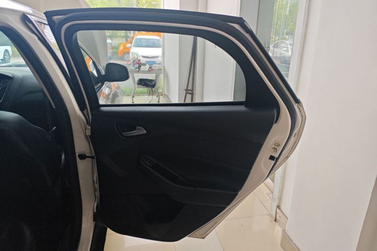 福特 福克斯 2017款 两厢 1.6L 自动风尚型智行版中控内饰7006