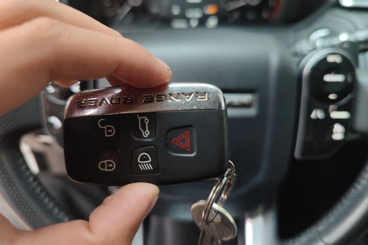 路虎 揽胜星脉 2017款 P250 S中控内饰11