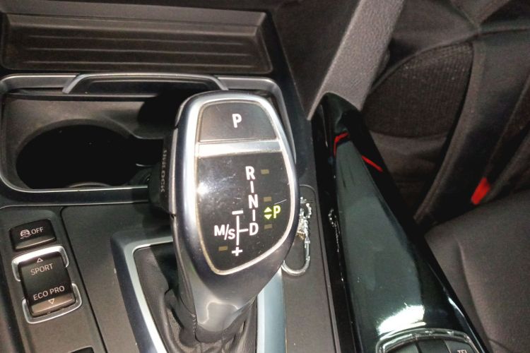 宝马3系 2017款 320Li M运动型局部细节18