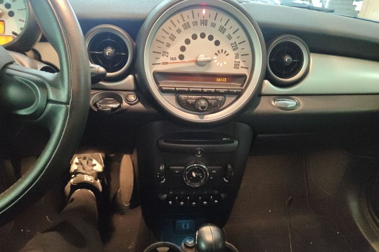 MINI 2011款 1.6L ONE中控内饰16