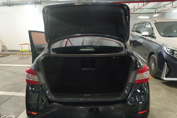 日产 轩逸 2012款 1.6XL 手动豪华版机舱底盘23