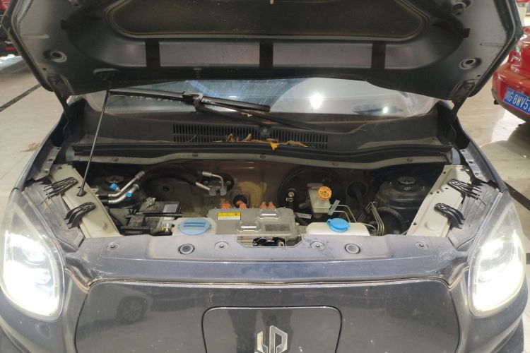 零跑汽车 零跑T03 2023款 310轻享版机舱底盘24