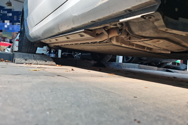 鸿蒙智行 问界M5 2022款 增程四驱性能版局部细节9001