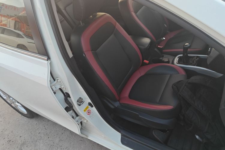 长安 逸动 2013款 1.6L 手动俊酷型 国IV中控内饰41