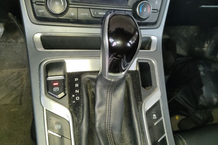 吉利汽车 帝豪 2018款 1.5L CVT向上互联版中控内饰18