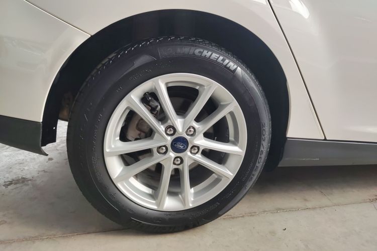 福特 福克斯 2018款 两厢经典 EcoBoost 180 自动精英型车身外观6008