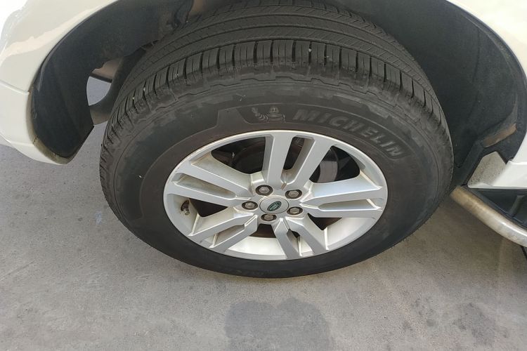 路虎 神行者2 2014款 2.0T Si4 SE汽油版车身外观6008