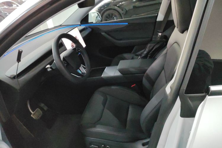 特斯拉 Model Y 2025款 长续航全轮驱动版局部细节19