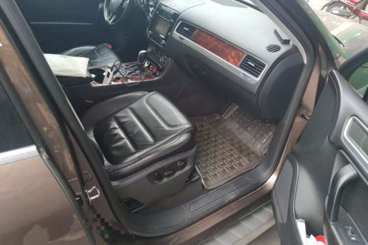 大众 途锐 2011款 3.0TDI 柴油标配型局部细节9005