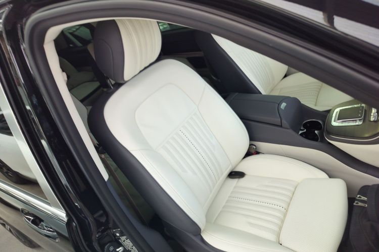 奔驰V级 2024款 V 300 L 长轴距尊贵版局部细节41