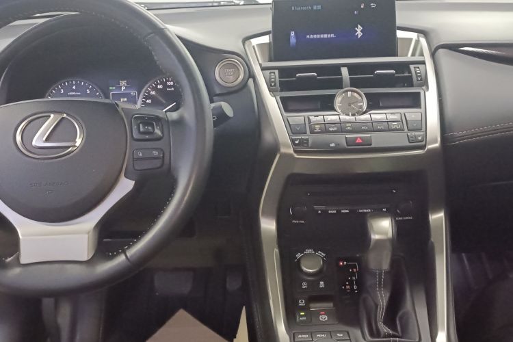 雷克萨斯NX 2016款 200 全驱 锋尚版中控内饰16