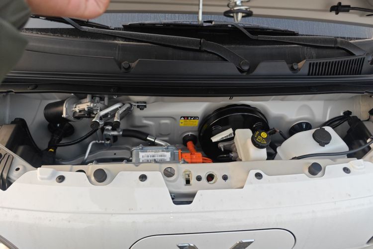 五菱汽车 宏光MINIEV 2024款 第三代 215km 青春版机舱底盘24