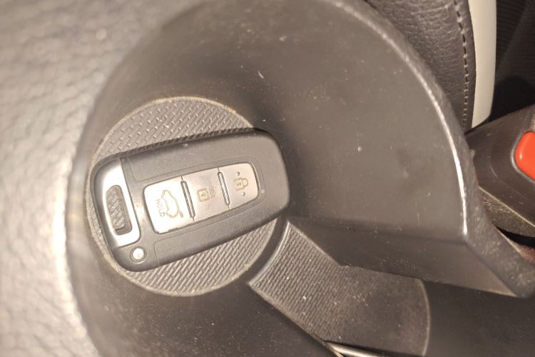 现代 Veloster飞思 2012款 1.6T 自动豪华版中控内饰11