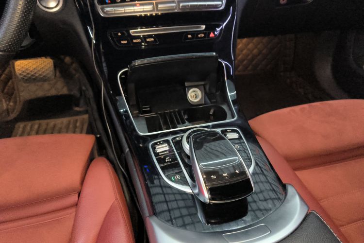 奔驰C级 2018款 C 200 运动版中控内饰18