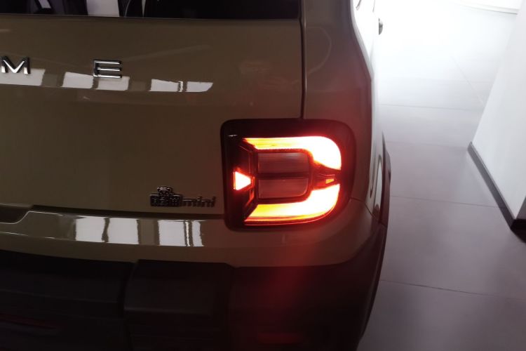 吉利银河 2025款 210km 熊猫骑士车身外观9