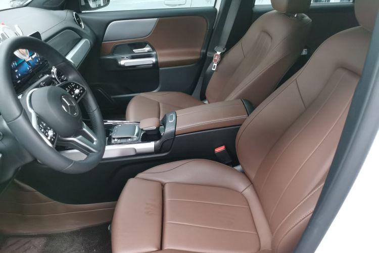 奔驰GLB 2023款 改款 GLB 200 动感型中控内饰19