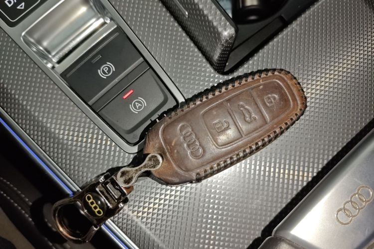 奥迪A6L新能源 2020款 55 TFSI e quattro中控内饰11