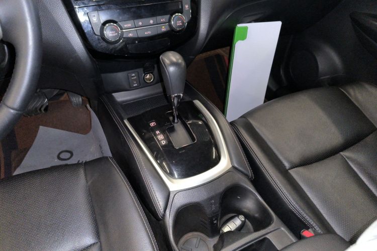 日产 奇骏 2014款 2.0L CVT舒适版 2WD中控内饰18