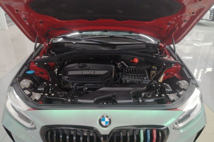 宝马1系 2021款 120i M运动曜夜版机舱底盘24