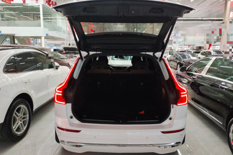沃尔沃XC60 2023款 B5 四驱智逸豪华版机舱底盘23