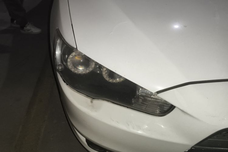 三菱 翼神 2012款 时尚版 1.8L 手动舒适型车身外观8