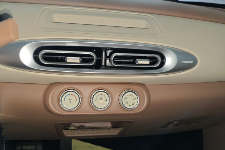 五菱汽车 宏光MINIEV 2025款 四门版 进阶款中控内饰16