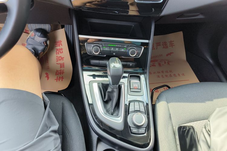 宝马2系旅行车 2019款 218i 时尚型中控内饰18