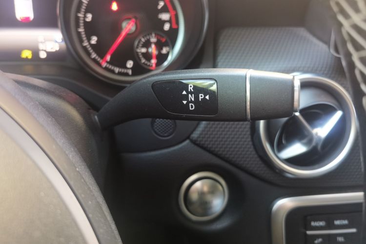 奔驰GLA 2018款 GLA 220 4MATIC 运动型局部细节18