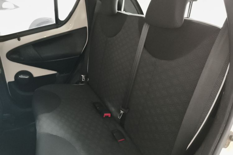 比亚迪F0 2015款 1.0L AMT 铉酷型中控内饰21