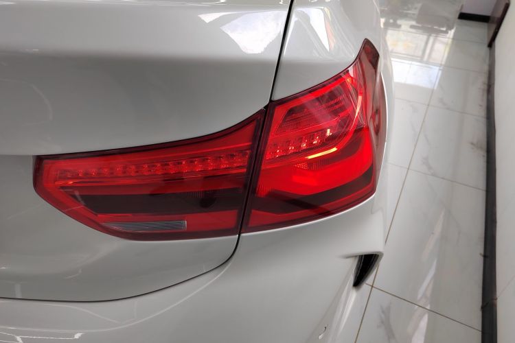 宝马1系 2021款 120i M运动曜夜版车身外观9