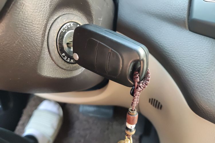 现代 悦动 2011款 1.6L 自动豪华型中控内饰11