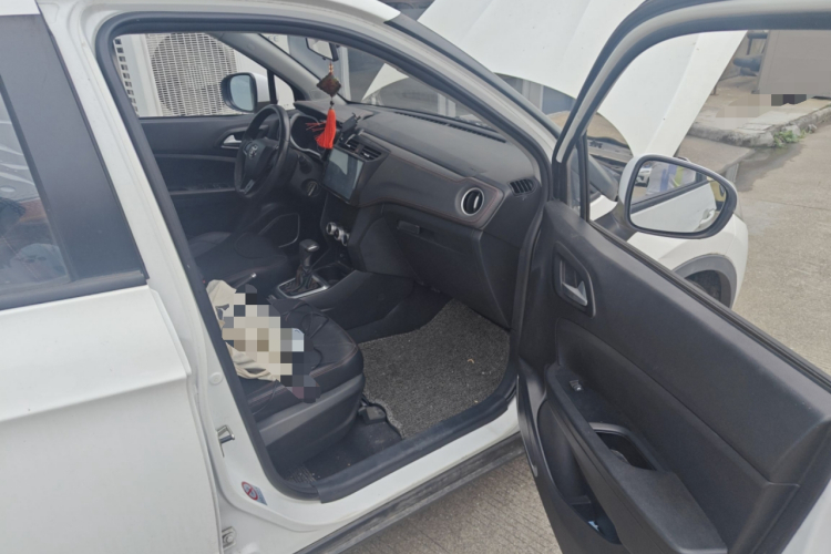 中华V3 2016款 1.5L 自动舒适型局部细节9005