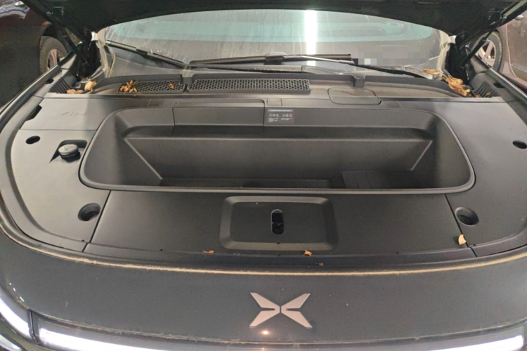 小鹏G7 2025款 702 超长续航 Max机舱底盘24