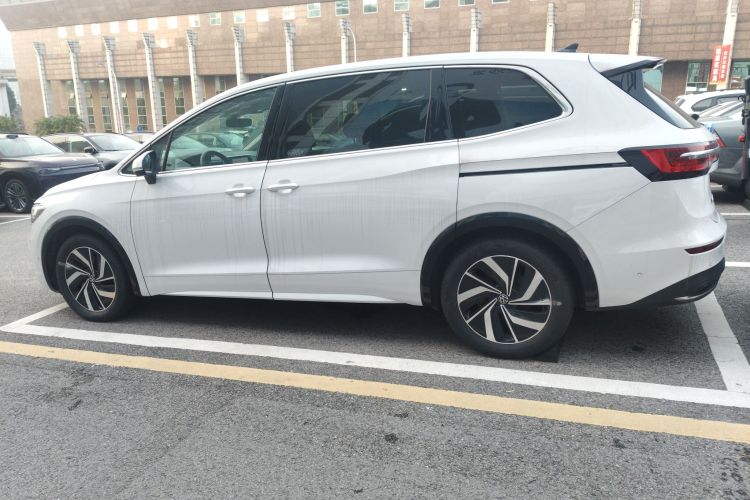 大众 威然 2024款 330TSI 豪华版车身外观4