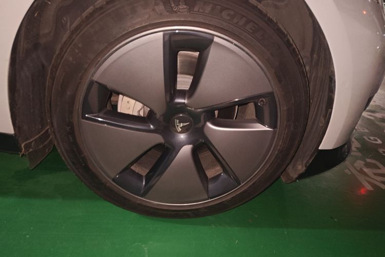 特斯拉 Model 3 2022款 后轮驱动版车身外观10