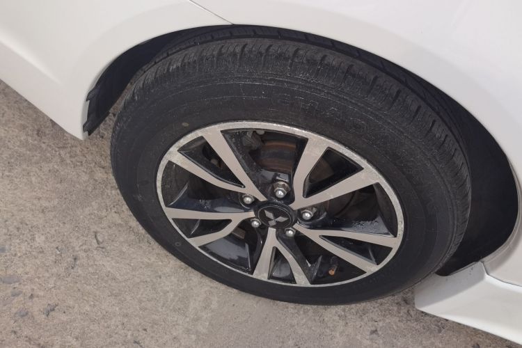 三菱 翼神 2015款 1.8L CVT致尚版 国V车身外观6008