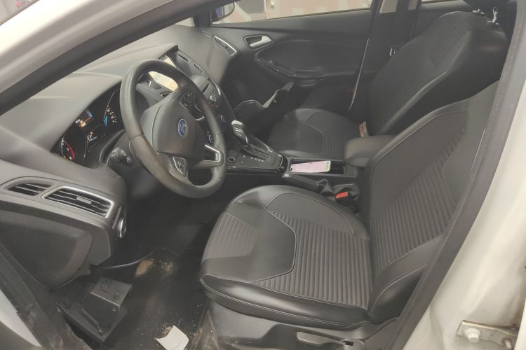 福特 福克斯 2018款 两厢经典 EcoBoost 180 自动精英型中控内饰19