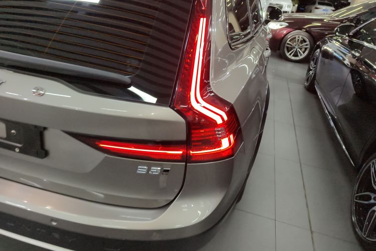 沃尔沃V90 2022款 Cross Country B5 AWD 智远版车身外观9