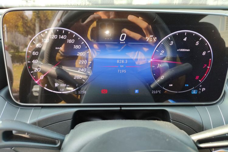 奔驰C级 2024款 改款 C 200 L 运动版中控内饰14