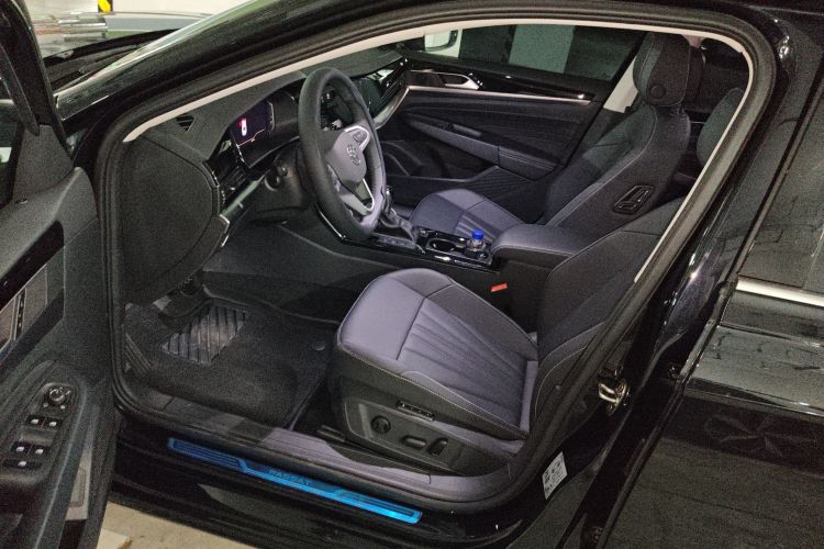 大众 帕萨特 2025款 出众款 330TSI 星空精英版中控内饰20