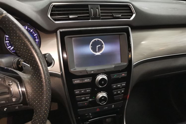 哈弗H2 2018款 创享版 红标 1.5T 双离合两驱智尚型中控内饰16