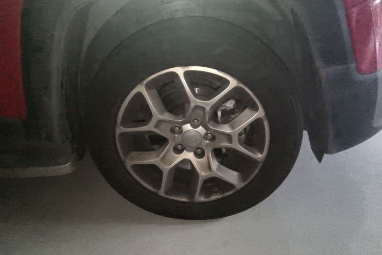 Jeep 自由侠 2018款 互联大屏版 180T 自动劲能版车身外观6007