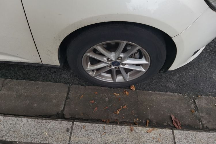 福特 福克斯 2015款 两厢 EcoBoost 125 自动超能风尚型车身外观6007