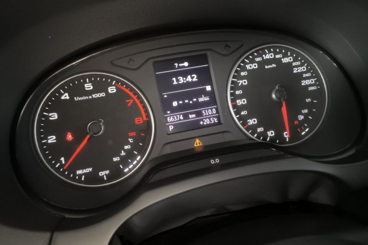 奥迪A3 2018款 30周年年型 Sportback 35 TFSI 时尚型中控内饰14