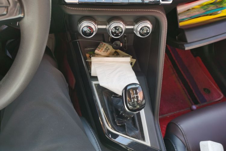 长安CS15 2019款 1.5L 手动进取型 国VI中控内饰18