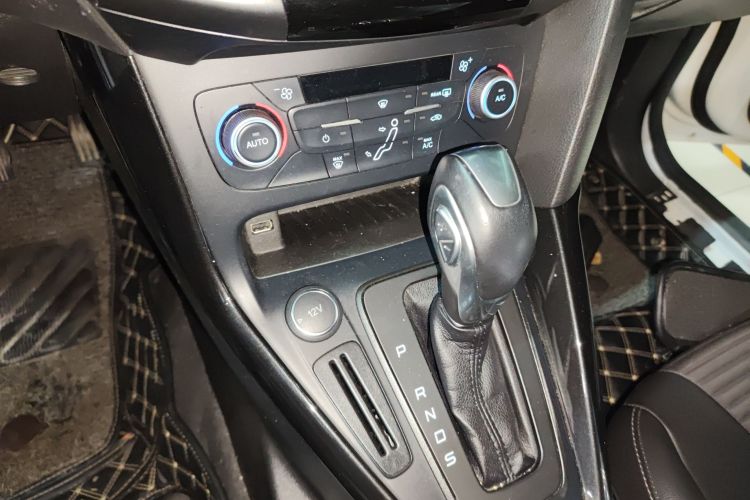 福特 福克斯 2017款 两厢 1.6L 自动风尚型智行版中控内饰18