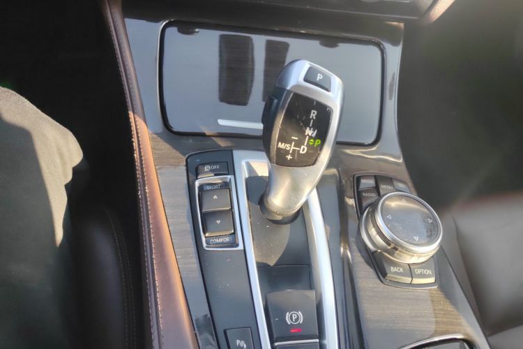 宝马5系 2014款 525Li 领先型中控内饰18