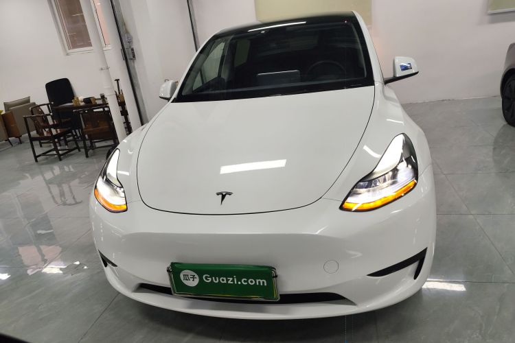 特斯拉 Model Y 2024款 后轮驱动版车身外观2